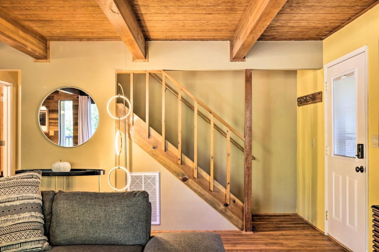 Spacious With Wraparound Deck! * Groveland